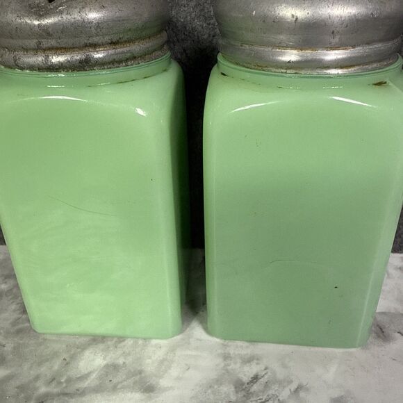 Vintage Square Green Jadeite Salt & Pepper Shakers McKee NICE Retro MCM - Picture 3 of 9
